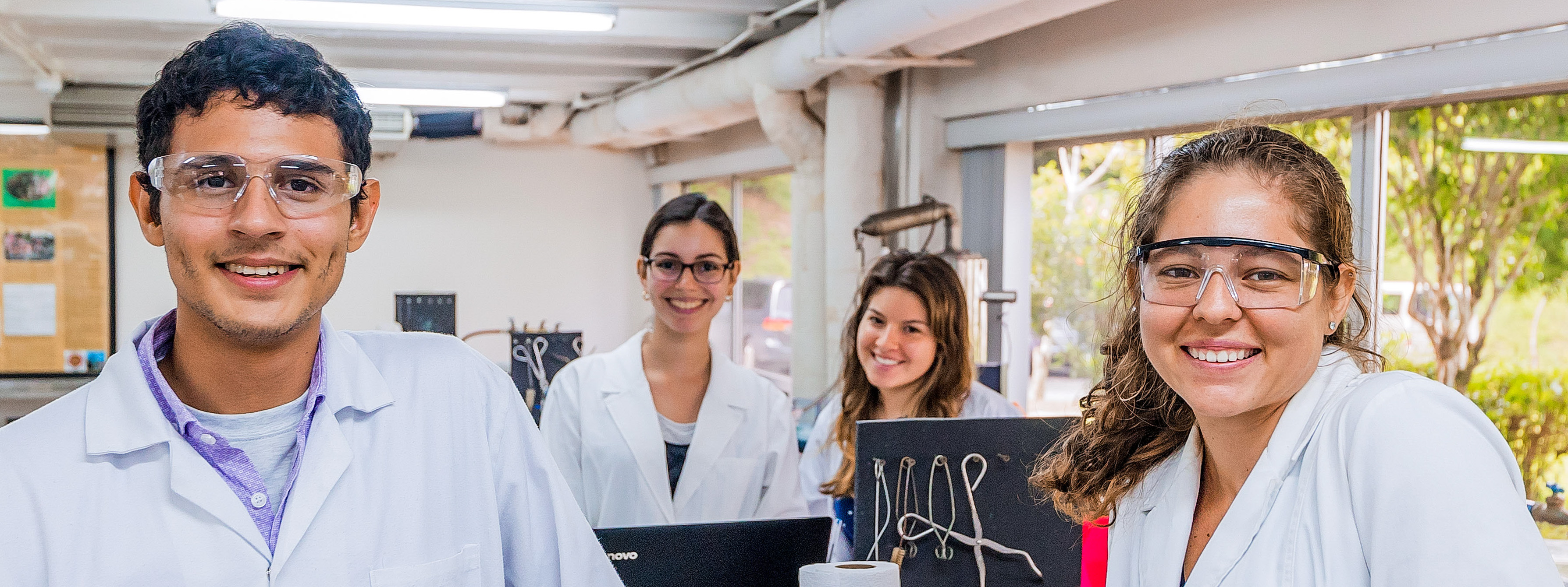 A photo of study abroad students in a science lab class at FSU Panama.