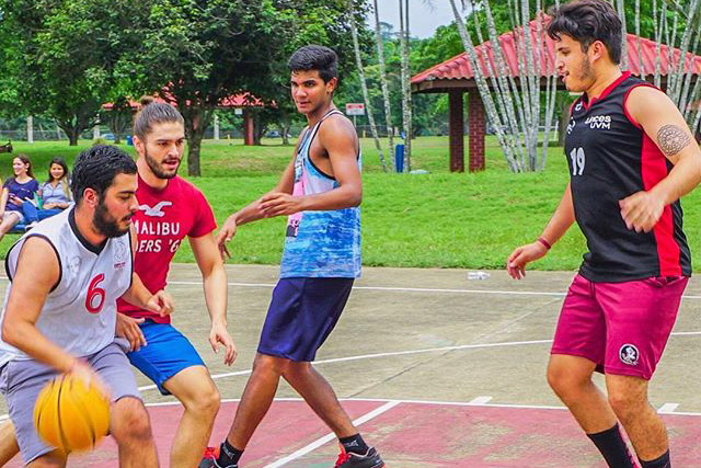 FSU Panama students playing basketball.