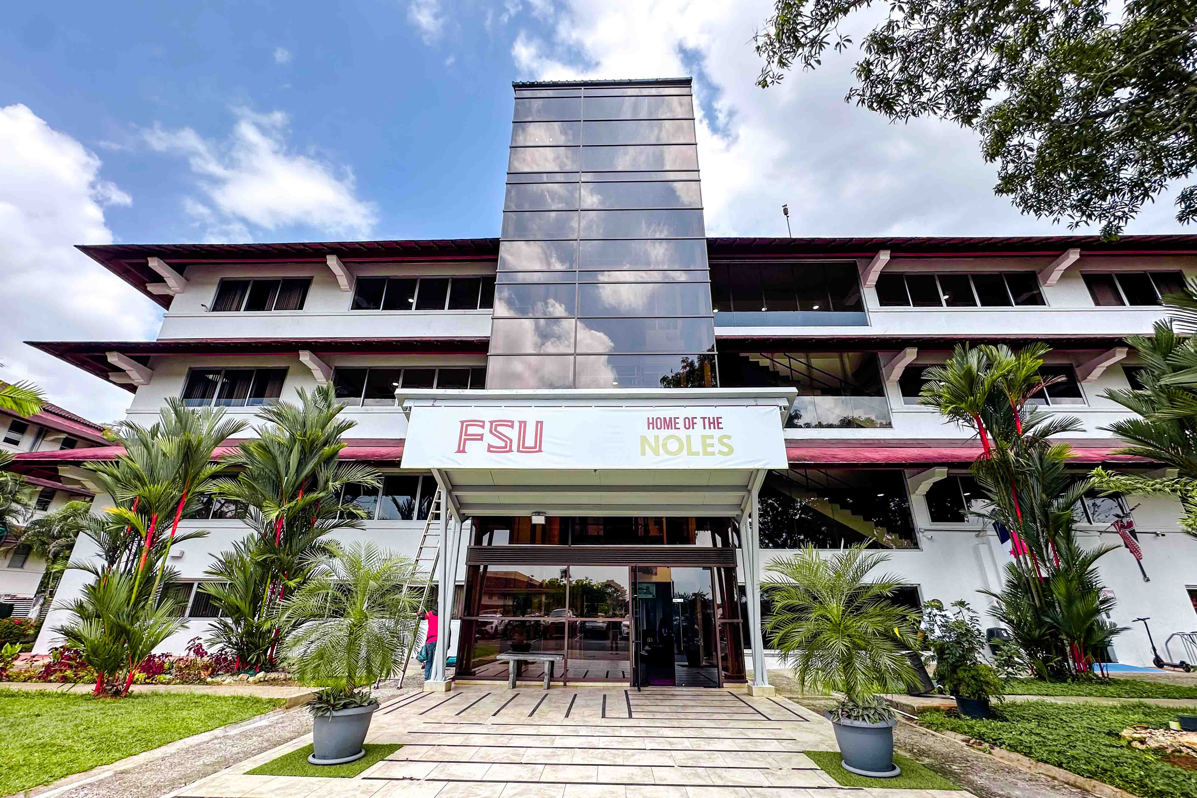 A view of the front entrance to the FSU Panama building.