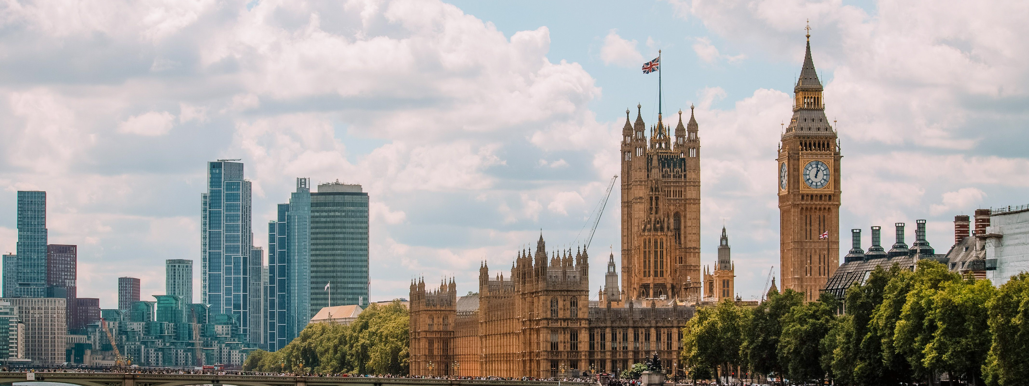 London's Big Ben and Parliament with buildings in the background.