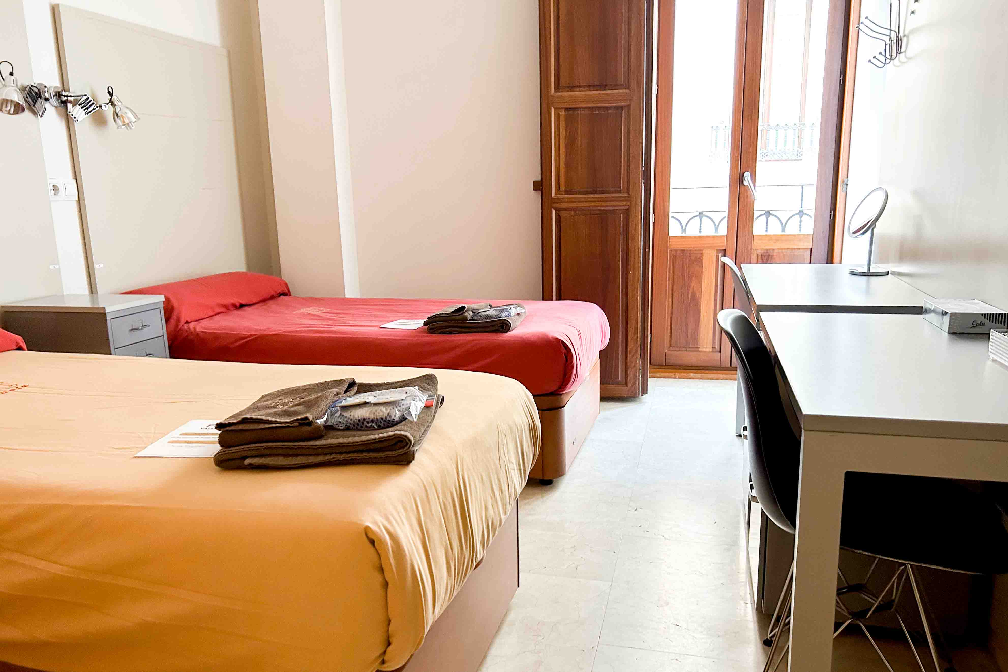 A view of what a bedroom could be like in your Valencia housing.