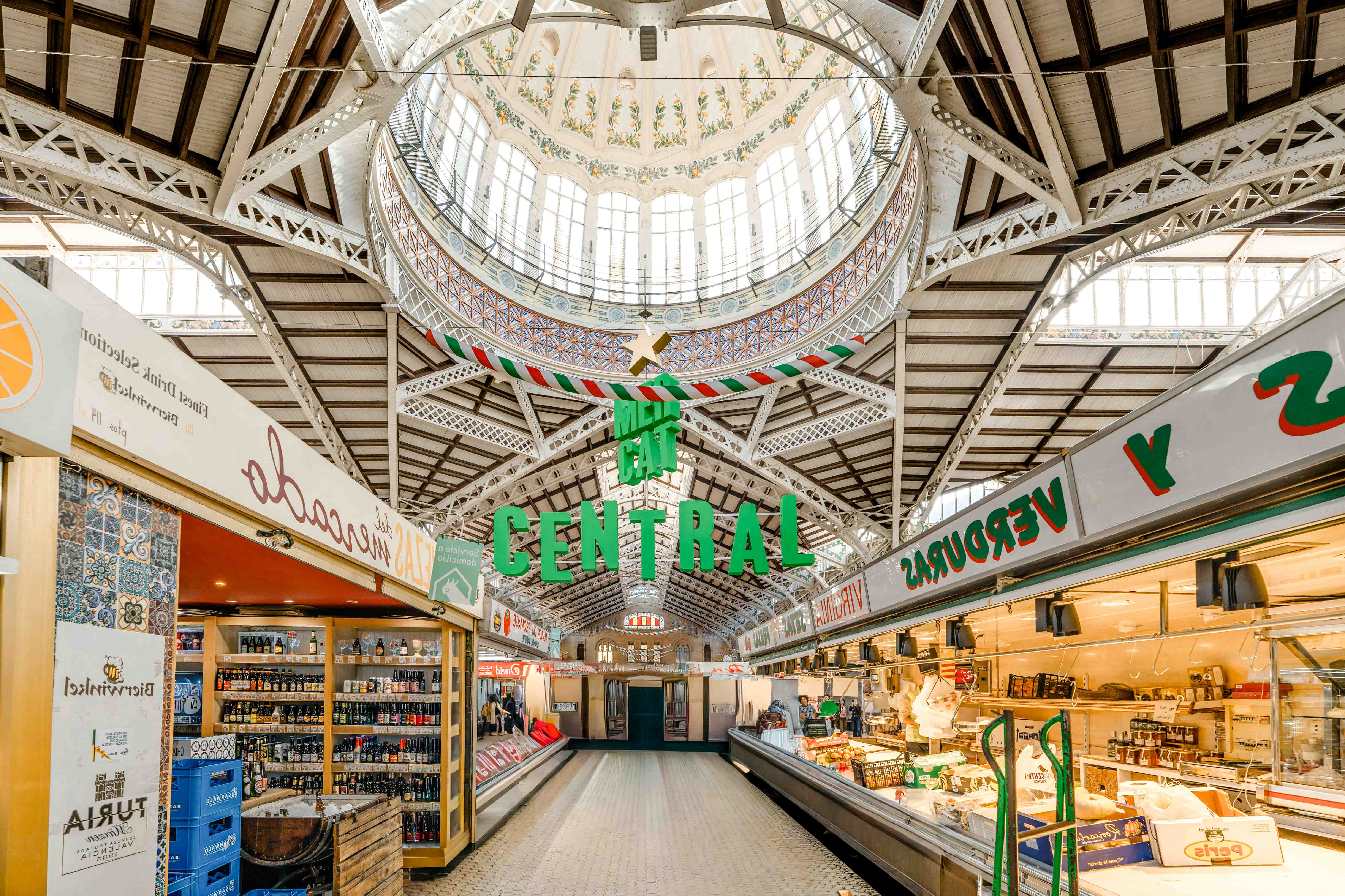 A view of the inside hall of the central market.