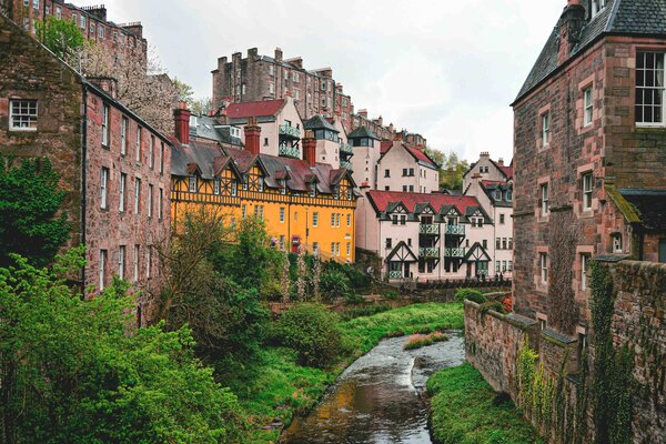 A view of a neighborhood in Edinburgh. 