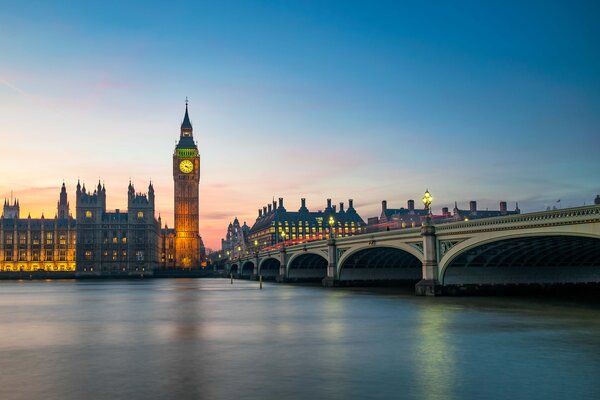 A view of Big Ben at dusk.
